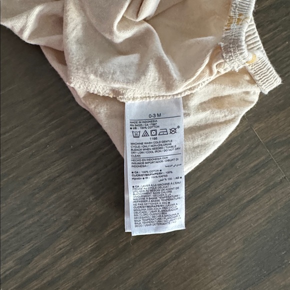 Old Navy Sunshine Ruffle-Sleeve Jersey-Knit
Romper | 0-3 Months - Picture 6 of 6